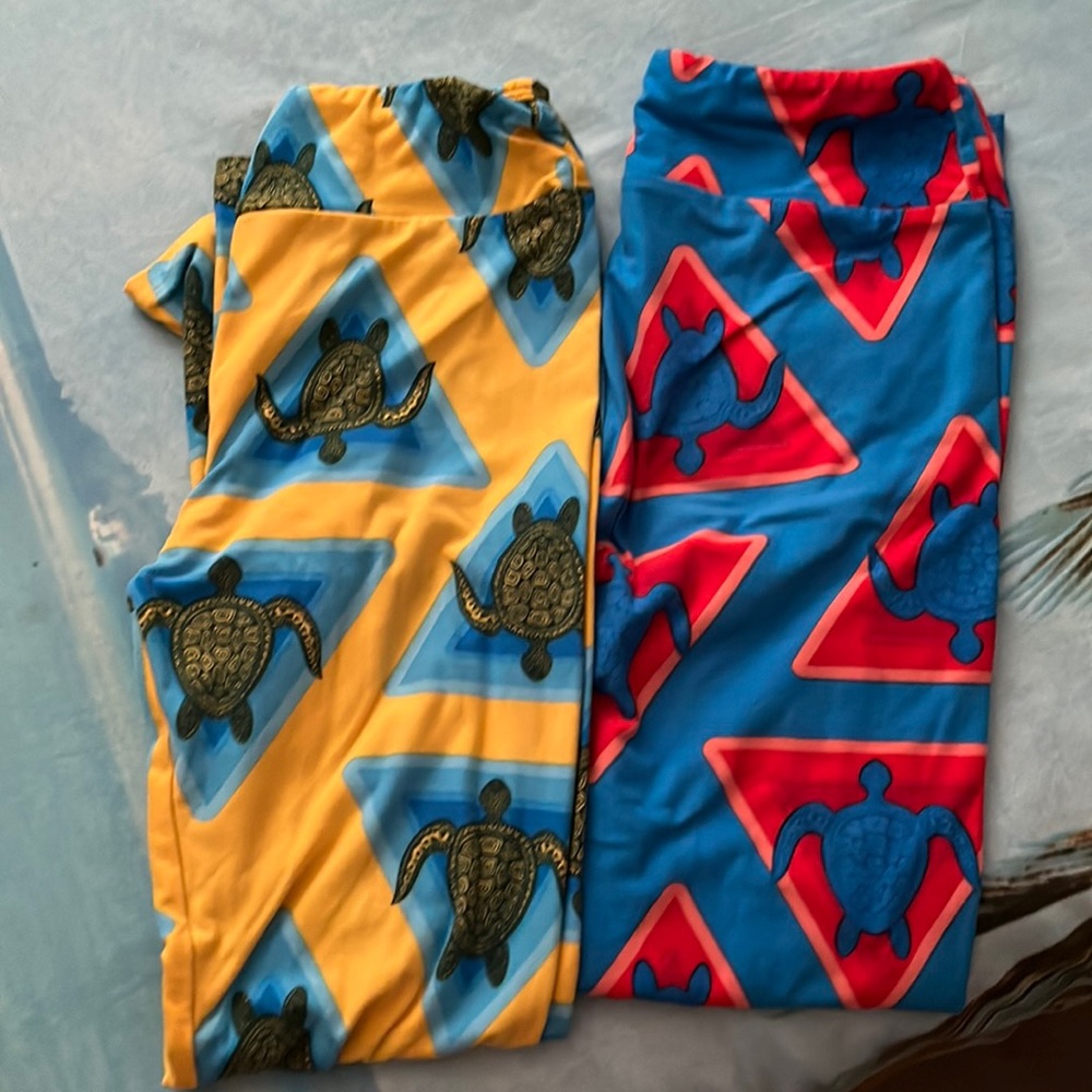 2 pair of leggings